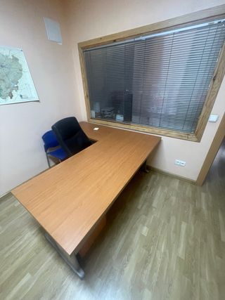 Mesa de oficina madera y metal