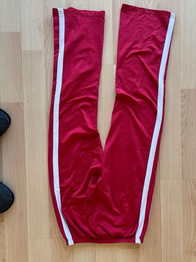 Pantalón chándal Reebok rojo