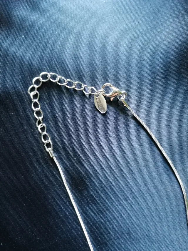 Collana con pendente pietre e strass