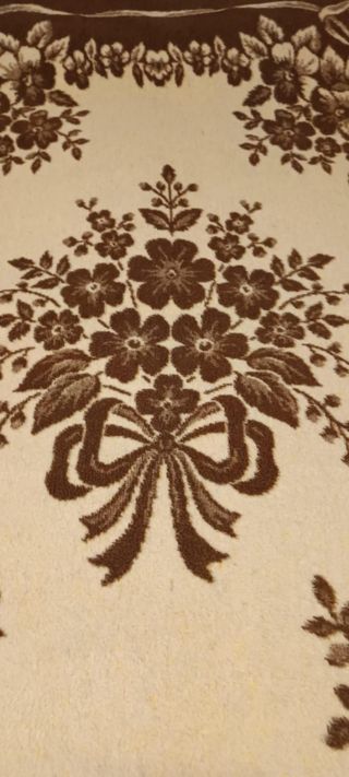 Manta beige y marrón