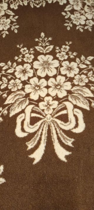 Manta beige y marrón