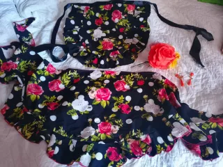 Delantal, pico, ramillete y pendientes flamenca