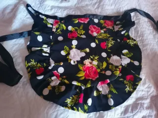 Delantal, pico, ramillete y pendientes flamenca