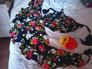 Delantal, pico, ramillete y pendientes flamenca