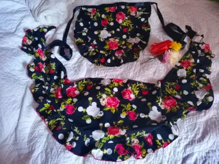 Delantal, pico, ramillete y pendientes flamenca