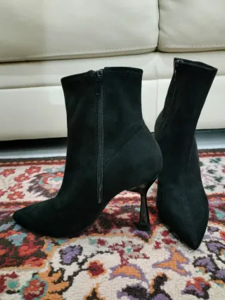 Stivaletti neri in camoscio