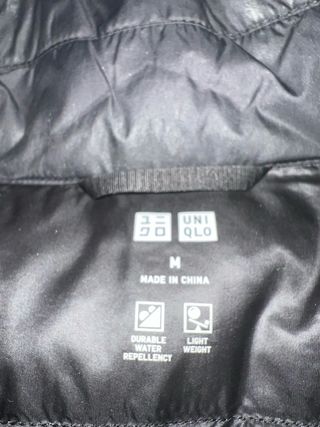 Plumífero mujer Uniqlo negro sin gorro