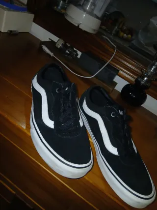 Tenis Vans originales Negros y Blanco.