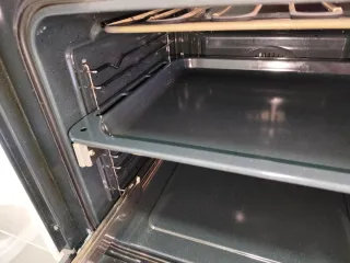 Horno para piezas. No funciona. Tiene una avería.