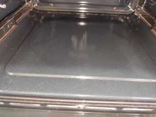 Horno para piezas. No funciona. Tiene una avería.