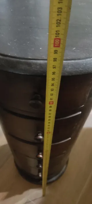 Mueble redondo antiguo de madera