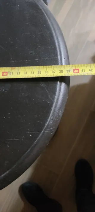 Mueble redondo antiguo de madera