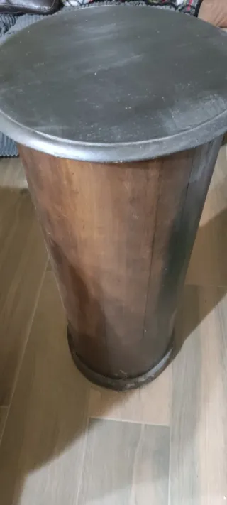 Mueble redondo antiguo de madera