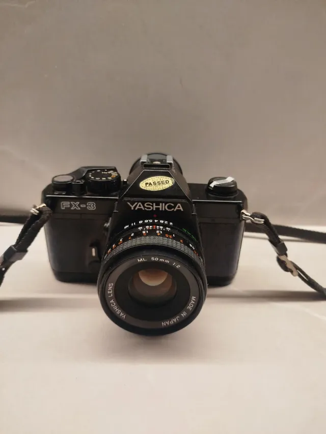 Yashica FX-3 Cámara Analógica Negra