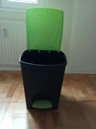 Cubo de basura con pedal