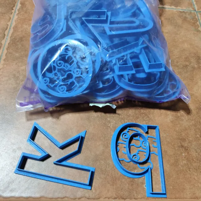 5 juegos de Cortadores de letras para repostería.