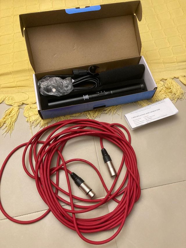 Micrófono y cable XLR.