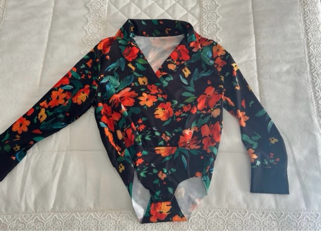 Bodi floral manga larga