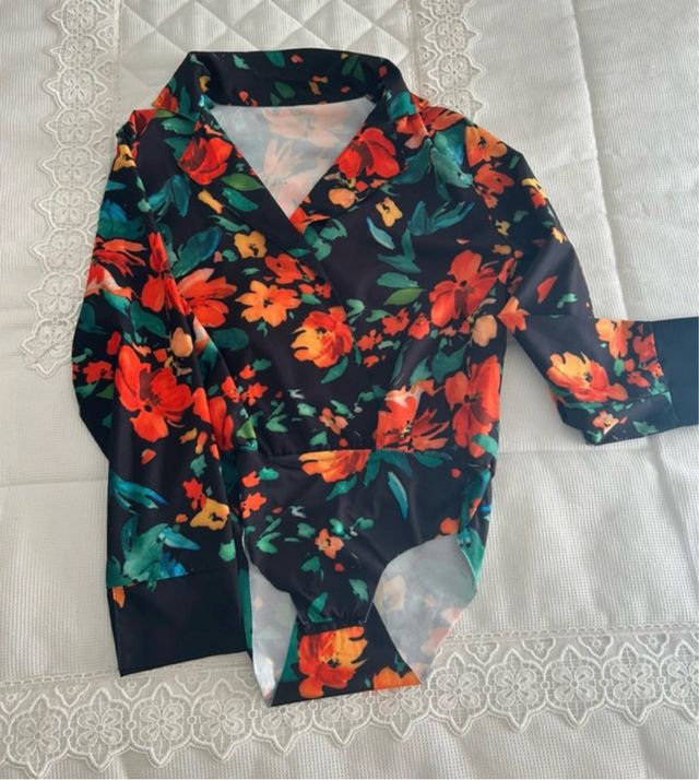 Bodi floral manga larga