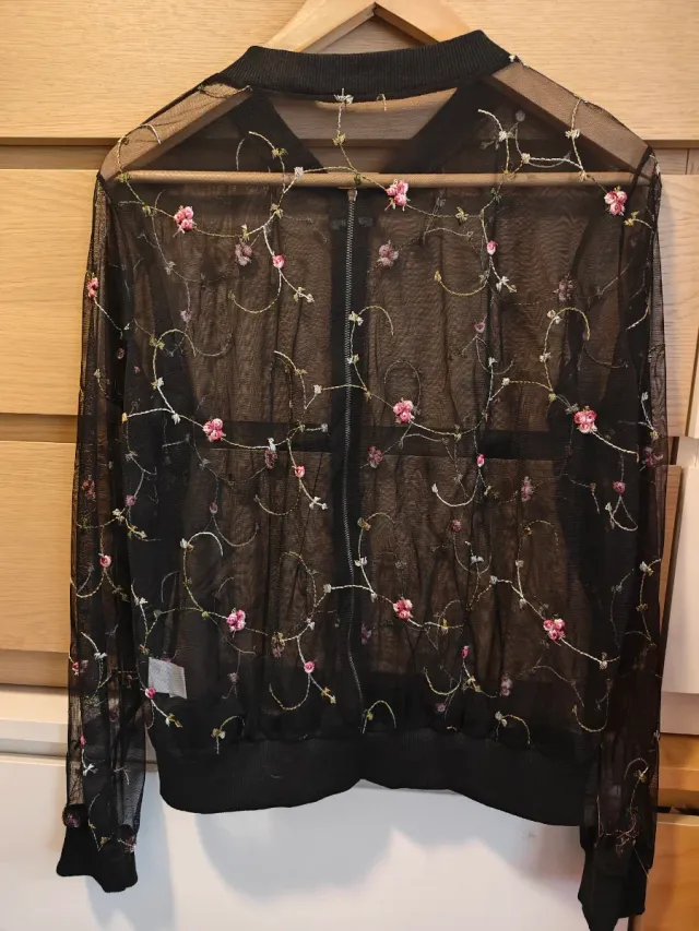 Chaqueta bomber transparente bordada