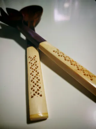 Set Cuchara y Tenedor Madera Tallada