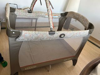 Cuna de viaje Graco Pack 'n Play con colchón
