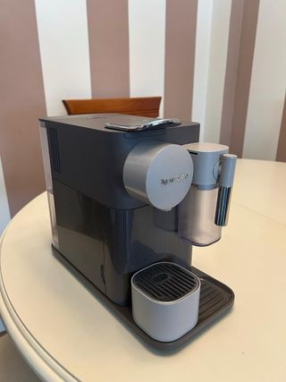 Cafetera Nespresso Lattissima One
