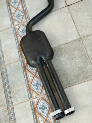 Mercedes W 123 tramo escape