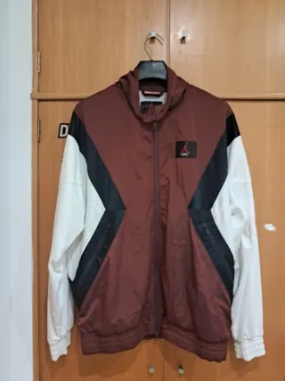 Chaqueta Jordan Granate y Blanca