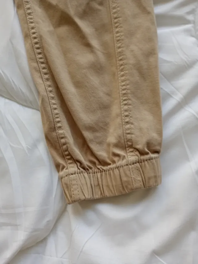 Pantalones cargo beige