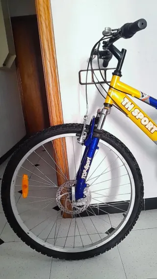 Bicicleta Montaña Azul y Amarilla