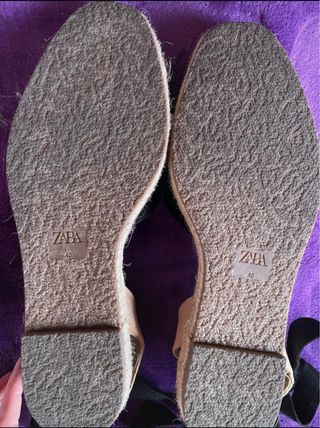 Alpargatas beige y negras