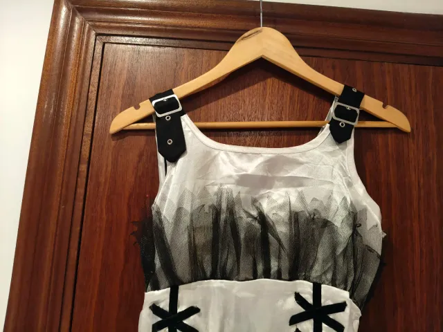 Disfraz niña estilo gótico blanco y negro. 8/10