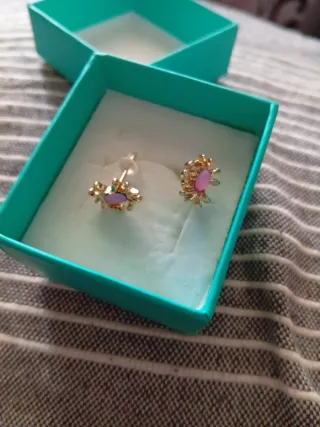 Pendientes de cangrejo bañados en oro