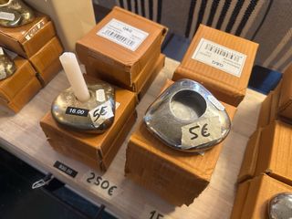 Porta velas metálicos dorados y plateados