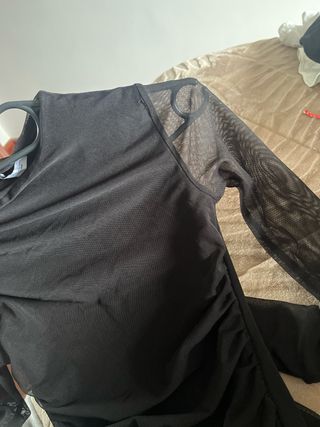 Vestido Bershka negro mangas transparentes