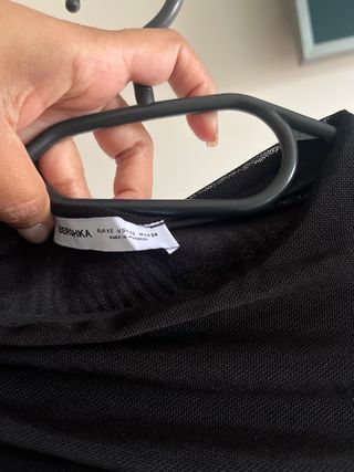 Vestido Bershka negro mangas transparentes