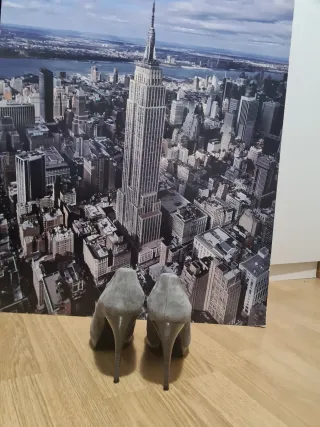 Zapatos de tacón grises