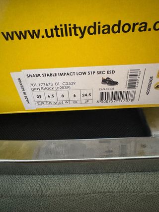 Zapatos de seguridad Diadora negros y grises