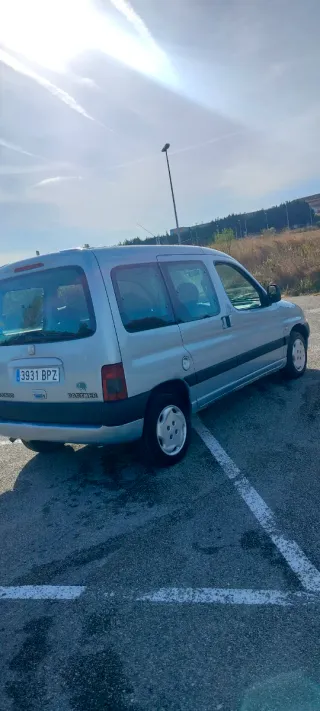 Peugeot Partner 2.0 HDI 90 cv doble pueta + porton