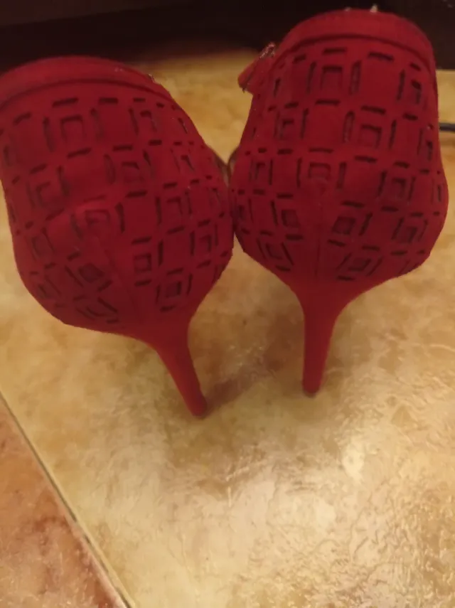 Tacones rojos de Blanco