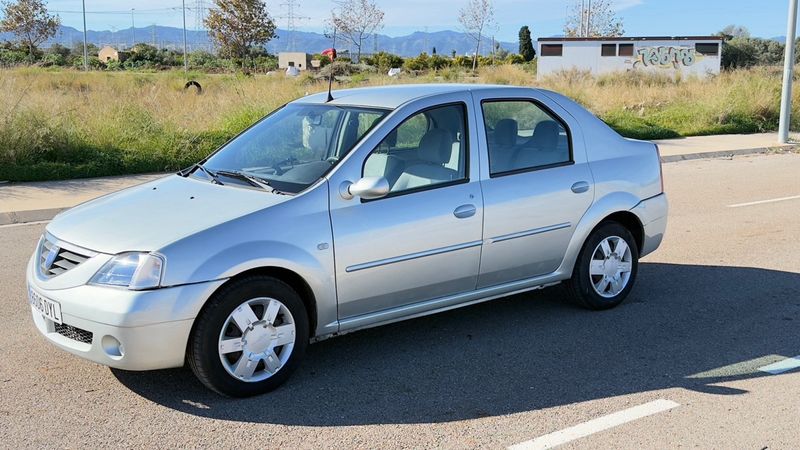 Dacia Logan 2006 - foto 1