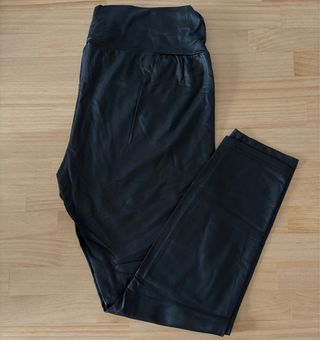 Pantalón efecto piel negro