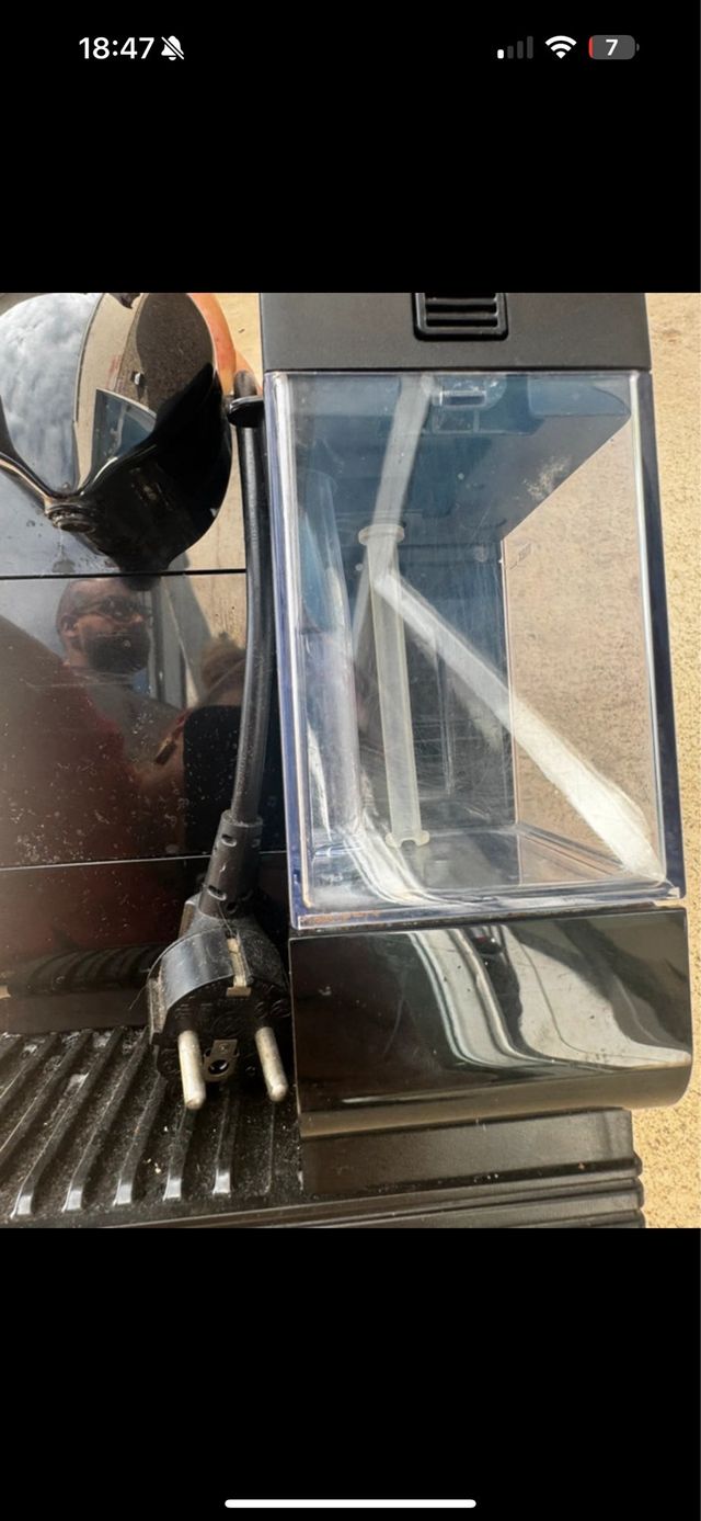 Cafetera Nespresso DeLonghi Compacta