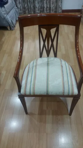 Salón completo: aparador, mesa, sillas