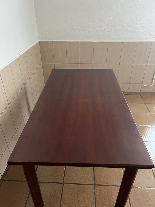 Mesa de madera maciza color caoba extensible