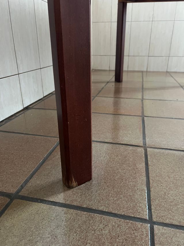 Mesa de madera maciza color caoba extensible