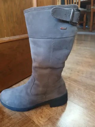 Botas altas forradas grises