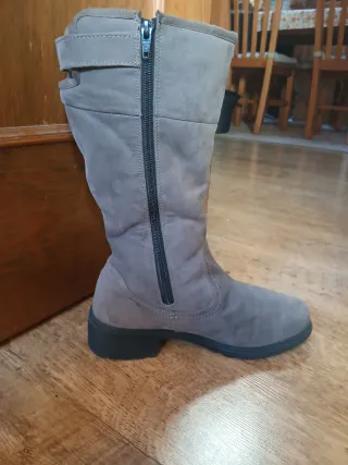 Botas altas forradas grises