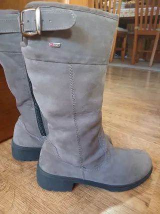 Botas altas forradas grises